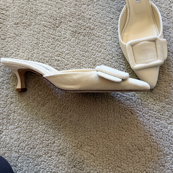 Manolo Blahnik Cream Suede Pointed-Toe Mules with Buckle - Picture 2 of 11